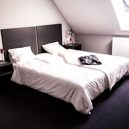 Świdnica Essenza Party Center Bed & Breakfast エクステリア 写真
