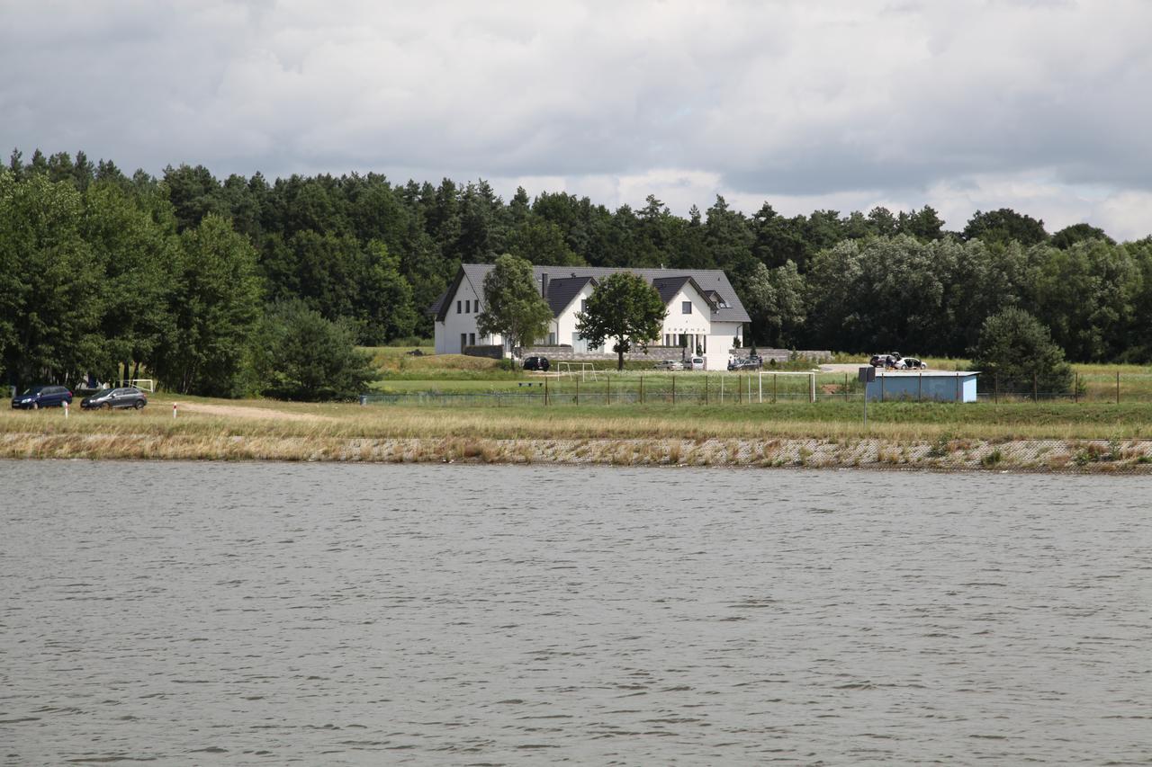Świdnica Essenza Party Center Bed & Breakfast エクステリア 写真