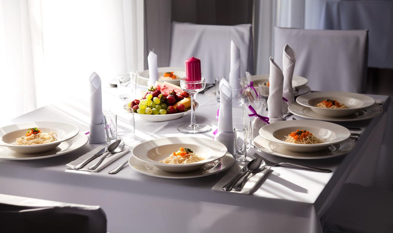 Świdnica Essenza Party Center Bed & Breakfast エクステリア 写真