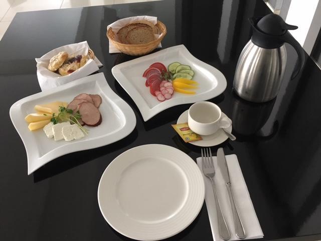 Świdnica Essenza Party Center Bed & Breakfast エクステリア 写真