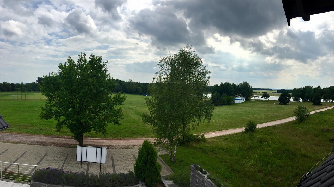 Świdnica Essenza Party Center Bed & Breakfast エクステリア 写真